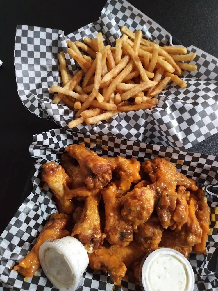 6 Jumbo Wings and Fries
